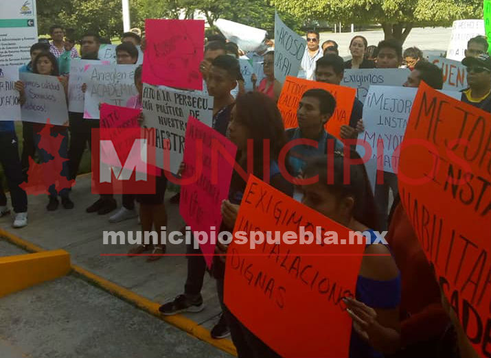 Estudiantes del UTIM se manifiestan contra rectora