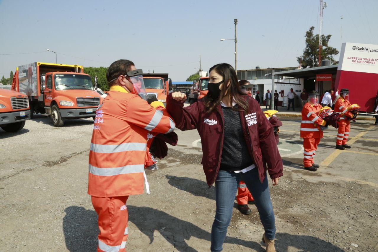 Rivera entregan 500 uniformes a trabajadores del OOSL