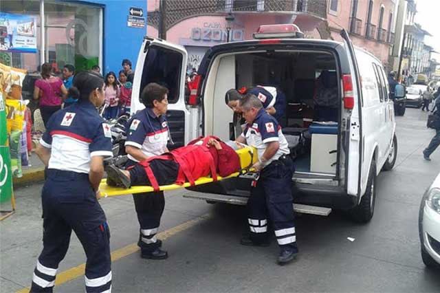 Unidad de la Ruta 1 atropella a mujer en Teziutlán