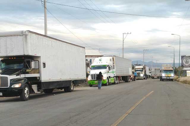 Ejército y Policía Federal aseguran unidades con Huachicol en Texmelucan