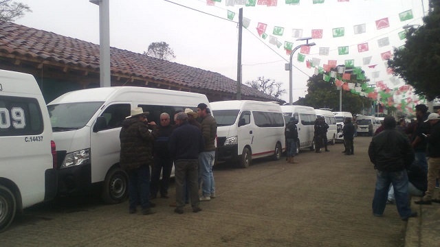 Liberan transporte retenido por invasión de ruta en Chiconcuautla