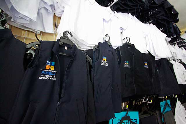 Hubo fraude y sobrecosto en compra de uniformes escolares: Barbosa