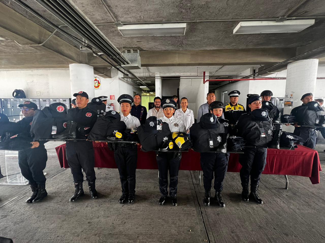 Ayala entrega uniformes a policías del municipio de Atlixco
