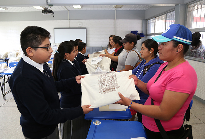 Padres de familia tendrán que ir a Cordes por uniformes gratuitos