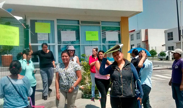 Protestan contra Hogares Unión y piden servicio de agua en Las Trojes