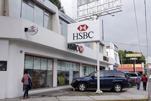 Dará HSBC de baja a 35 mil empleados
