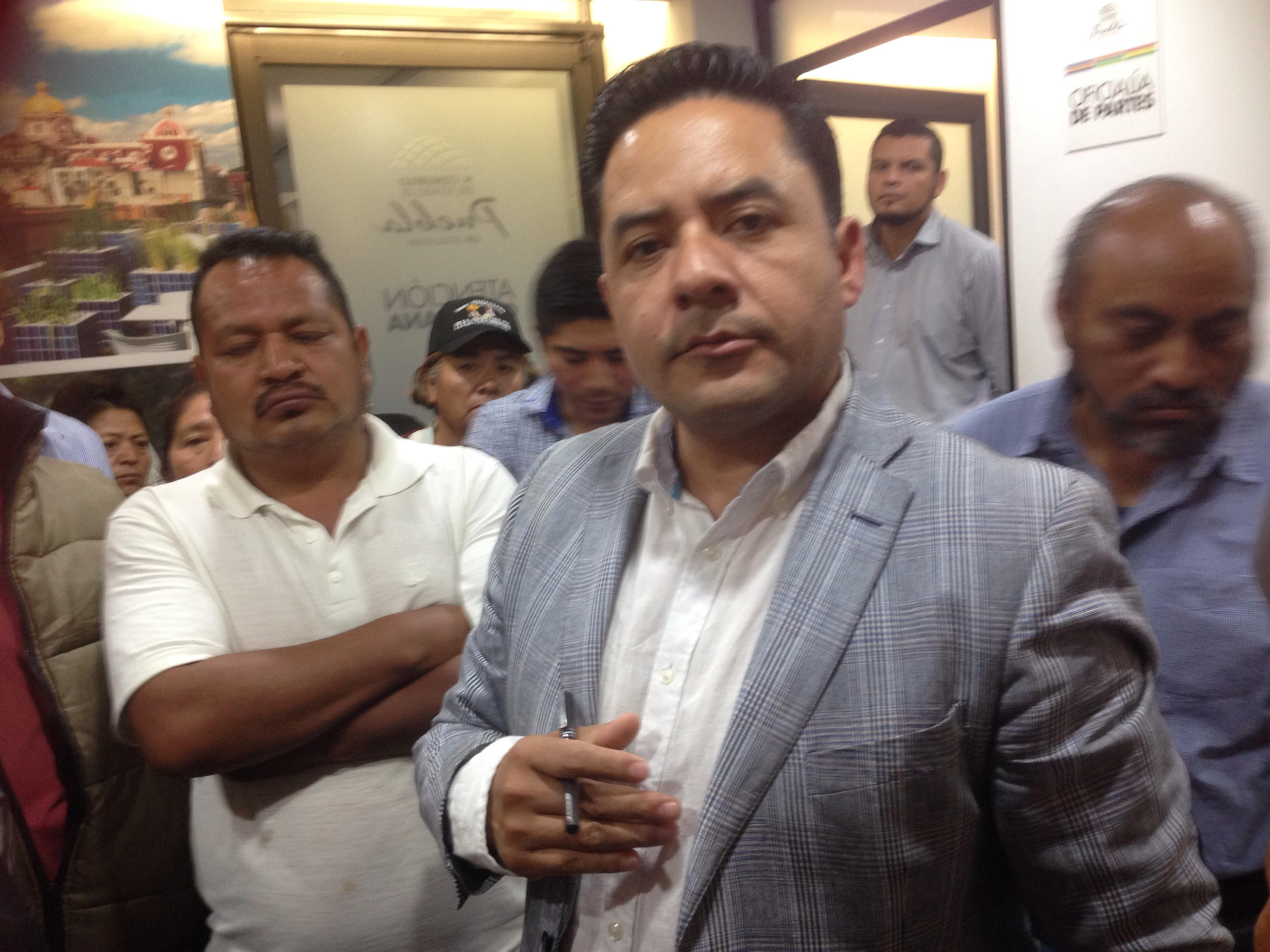 Pobladores de Yehualtepec exigen renuncia del edil José Luis Tenorio