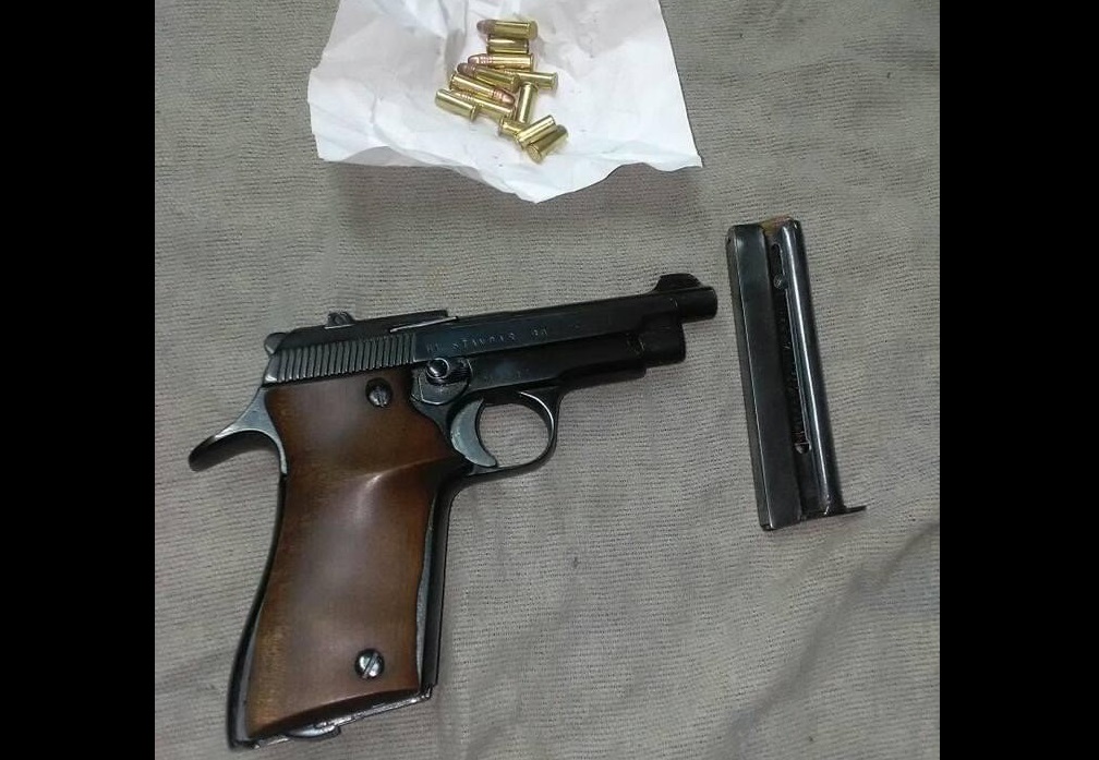 Lo detienen por no llevar casco y resulta estar armado en Atlixco