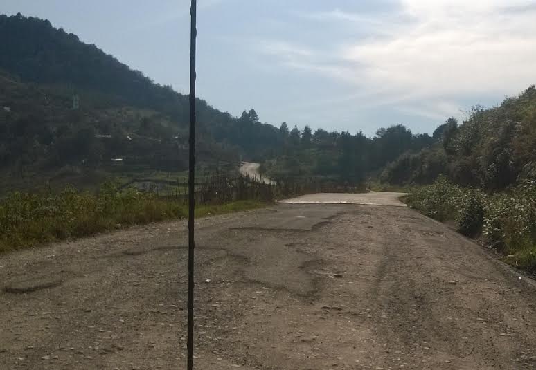 Destrozada la carretera reparada por comuna de Naupan