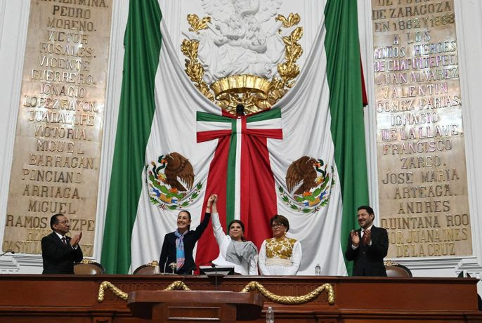 Sheinbaum asiste a toma de protesta de Clara Brugada como jefa de gobierno de la CDMX