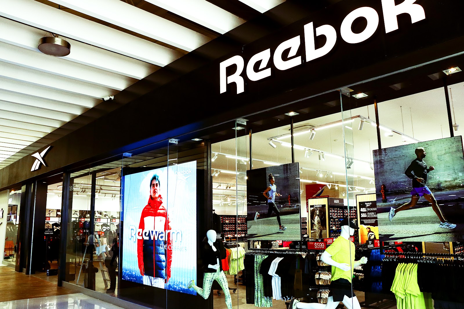 Reebok abre su nuevo outlet en la ciudad de Puebla.