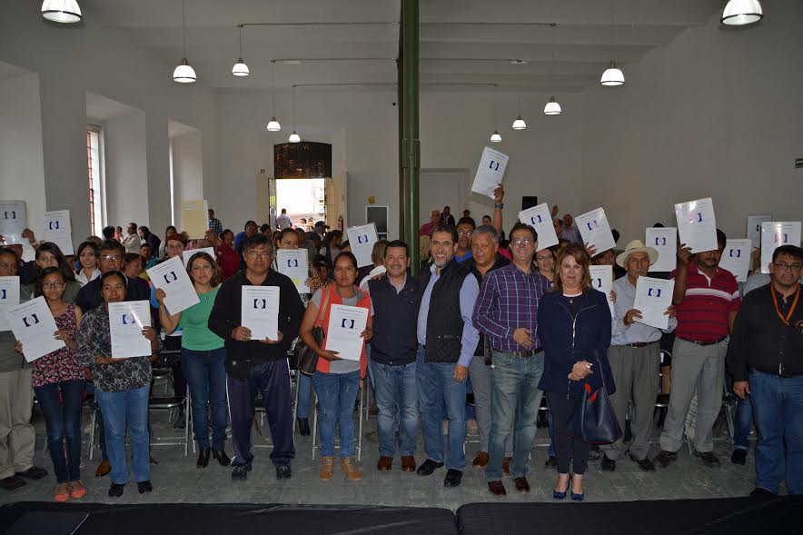  Comuna entrega escrituras a vecinos de juntas auxiliares de San Pedro 