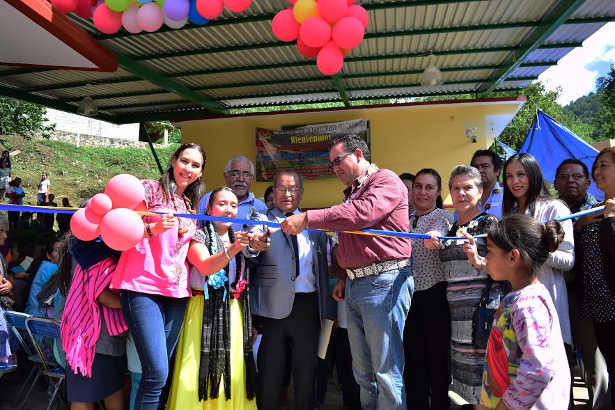 Lobato inaugura obras en bachillerato de San Juan Tahitic