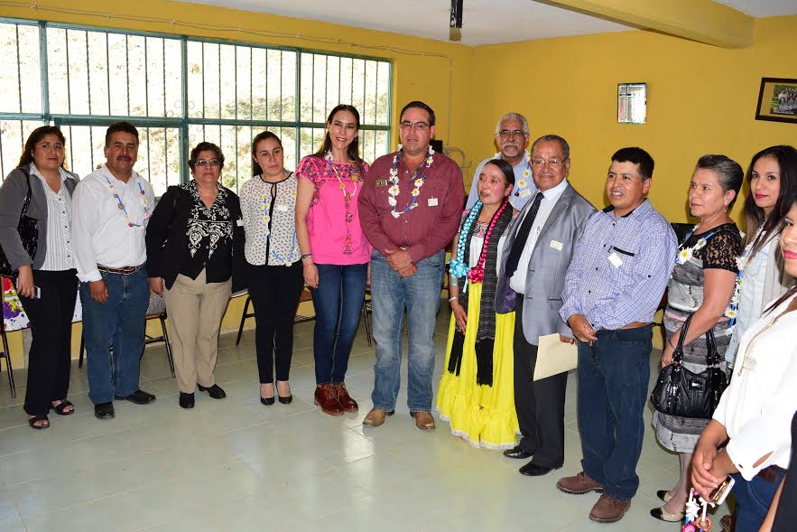 Lobato inaugura obras en bachillerato de San Juan Tahitic