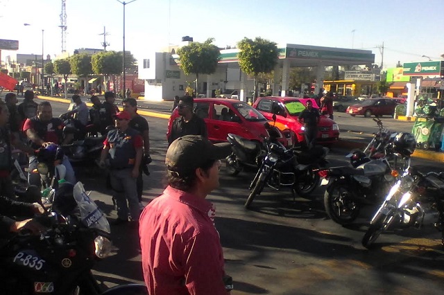 Motociclistas protestan por alza de combustibles en Tehuacán