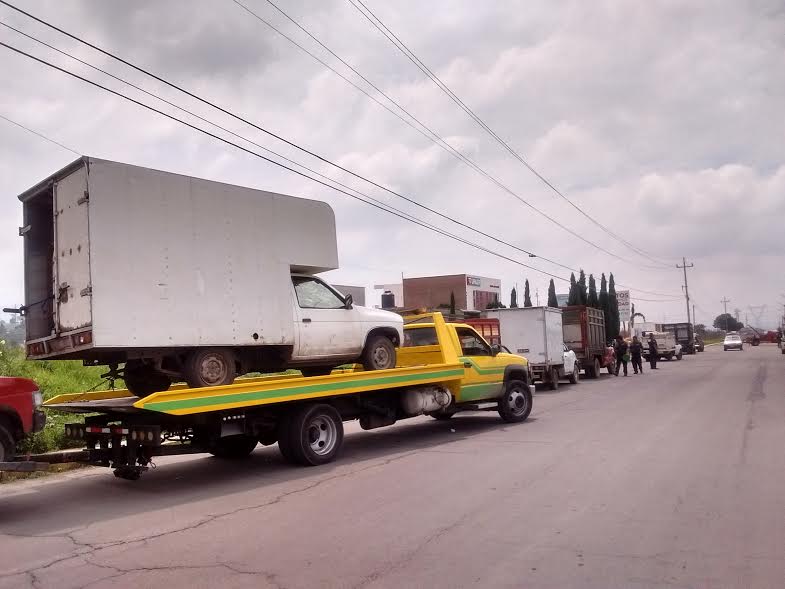 Autoridades ponen a disposición vehículos asegurados a huachicoleros en Texmelucan