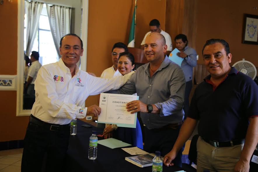 Galeazzi Berra entrega diplomas a anfitriones turísticos de Atlixco