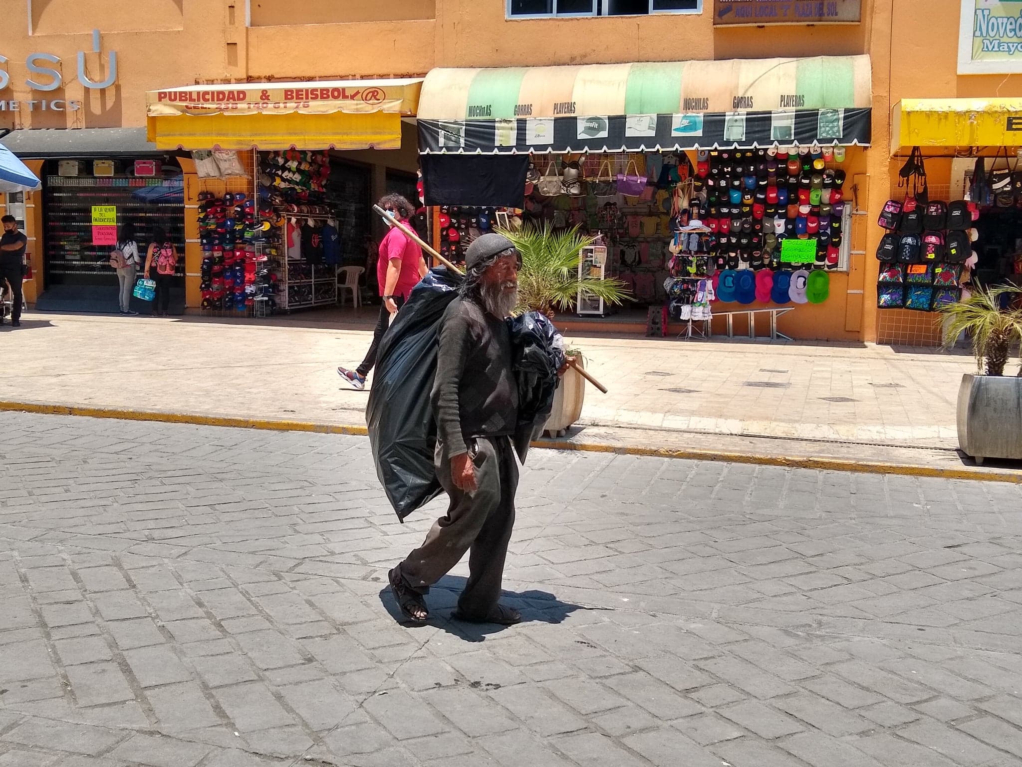 Urgen asistencia social para adultos mayores en situación de abandono