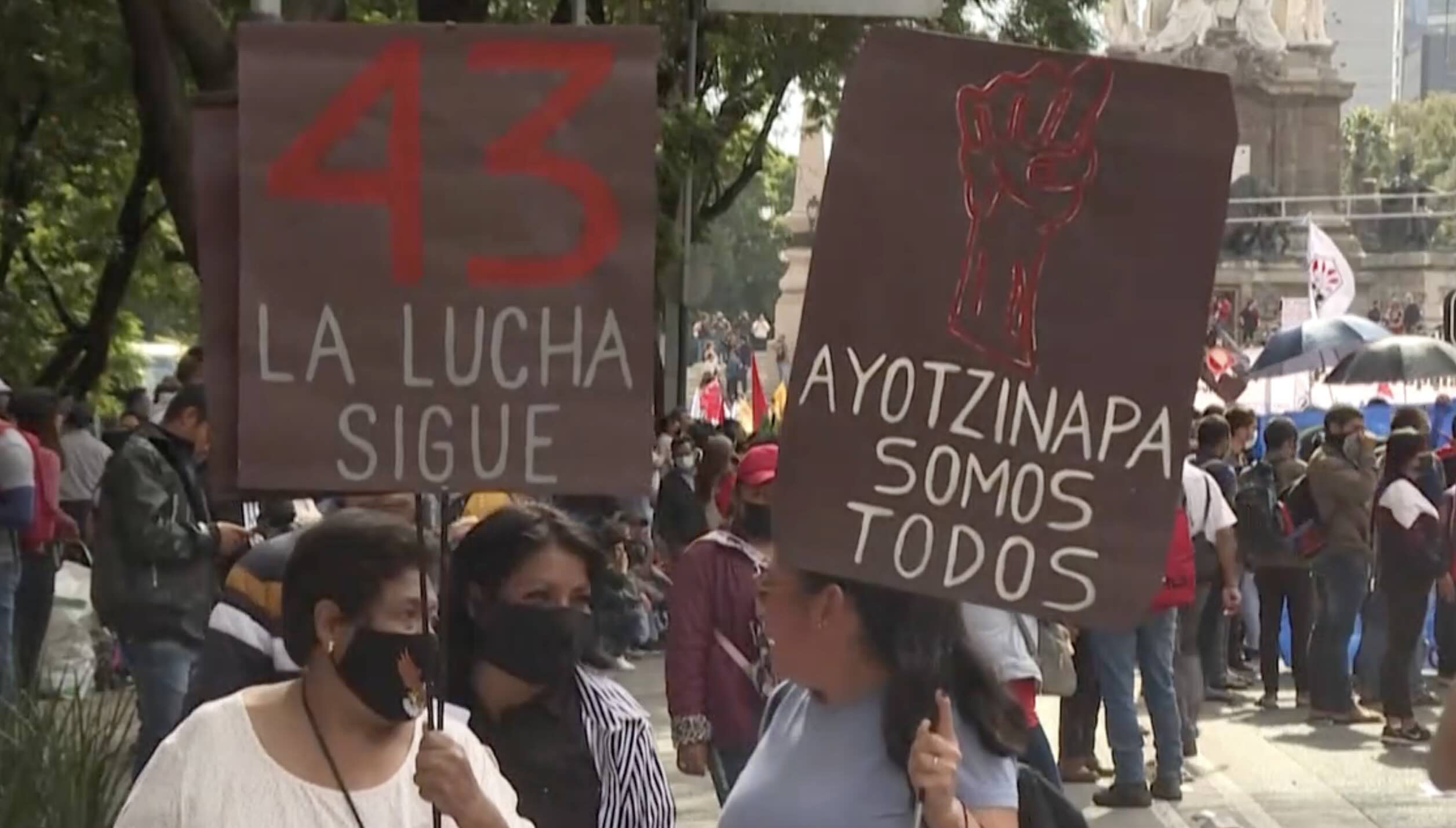 “Usted nos traicionó”, dicen padres de Ayotzinapa a López Obrador