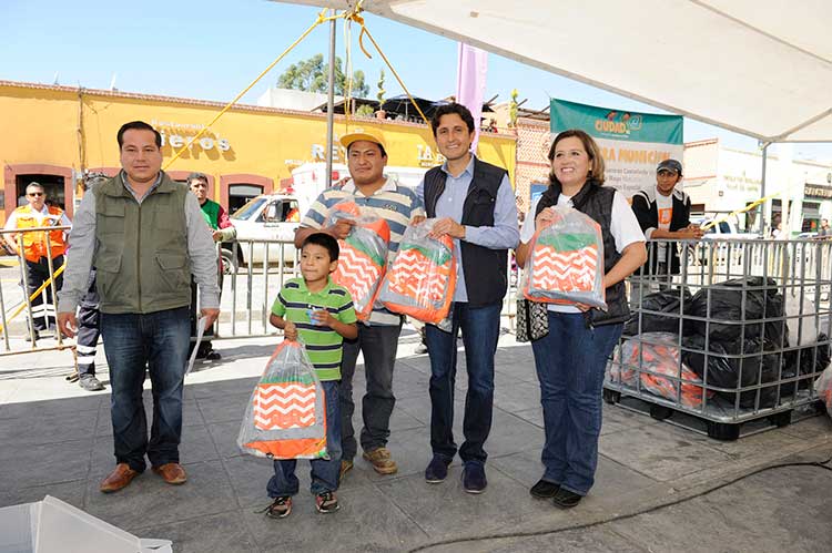 San Pedro Cholula es pionero en entregar útiles y mochilas gratis
