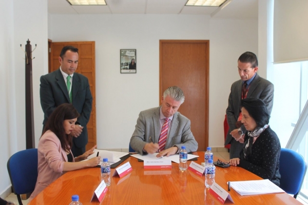 Gobierno Municipal firma convenio con la  UVM