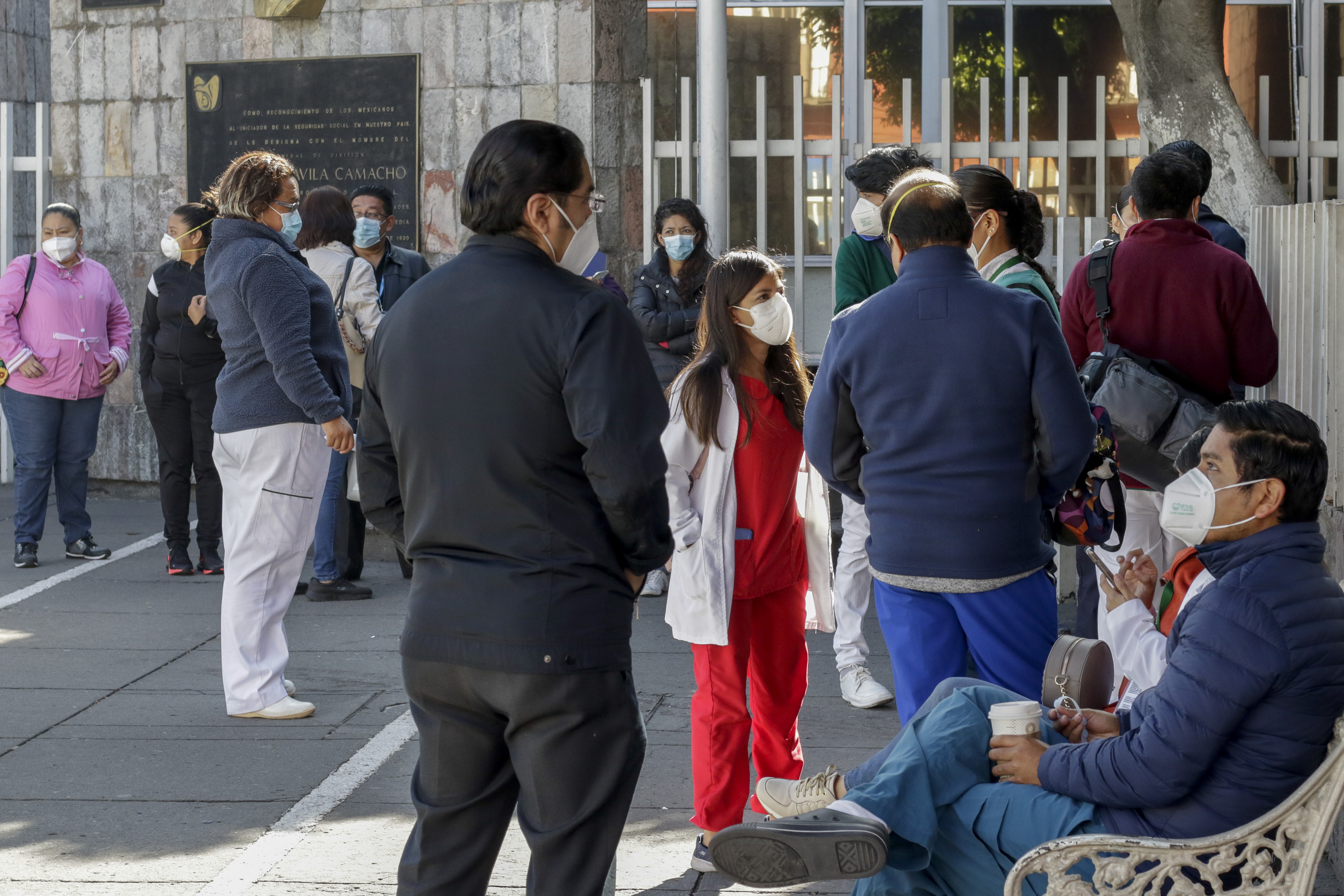 Tercera ola de Covid triplicó en semana y media los casos activos en Puebla