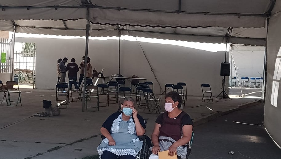 Se quedan sin recibir vacuna contra Covid19 adultos en Huixcolotla