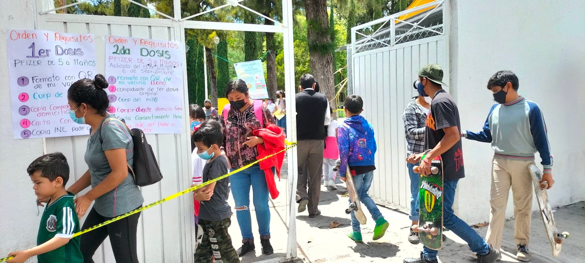 Con afluencia moderada inició la vacunación anticovid para niños en Tehuacán 