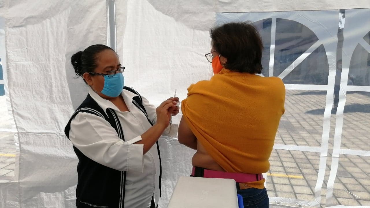 Temor al Covid genera gran demanda de vacuna contra influenza en Tehuacán