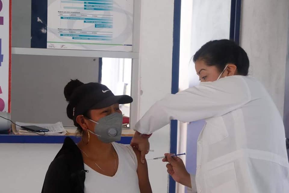 Aplica Salud 141 mil dosis contra covid en sierras Norte y Nororiental y Mixteca