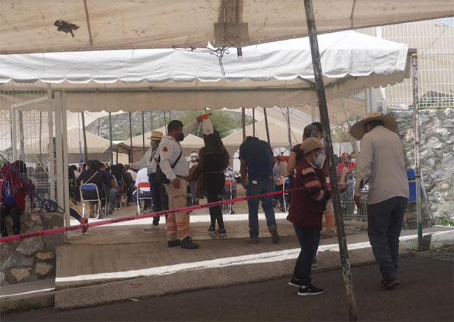 Poca afluencia registran puntos de vacunación en Tecamachalco