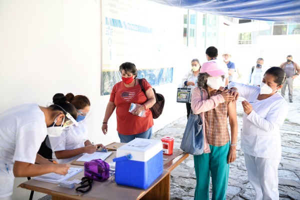En Puebla se han vacunado a 32 mil adultos mayores contra el Covid-19