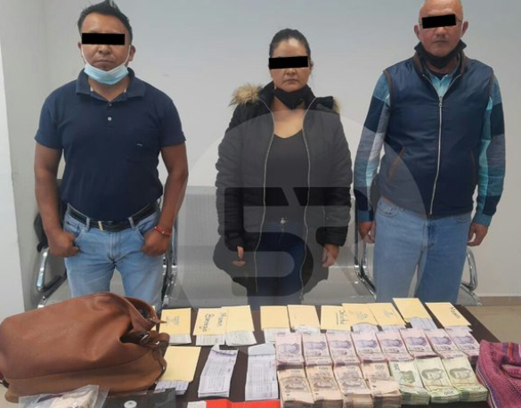 Los detienen con cheques y un millón de pesos en Puebla