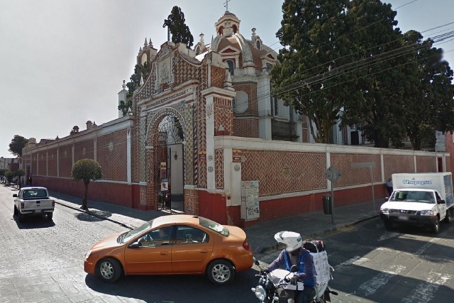 Vecinos de El Carmen cuelgan lona como rechazo a los parquímetros