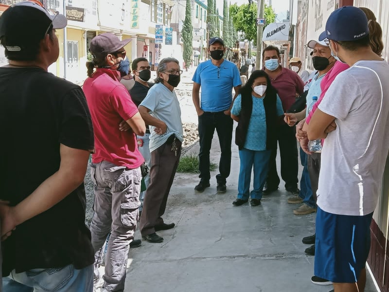 Solicitan locatarios y vecinos de Tehuacán agilizar reparación de obra 