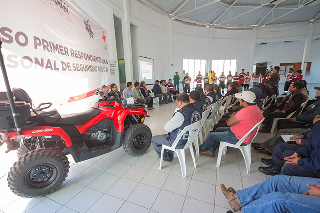 Entrega Ayuntamiento de Chignahuapan vehículo a Cruz Roja