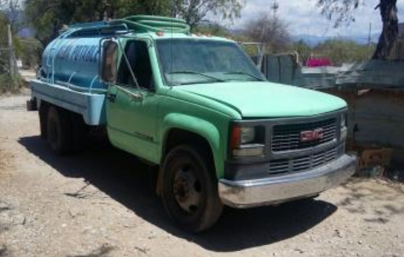 Aseguran a 2 hombres por transportar combustible robado en Puebla