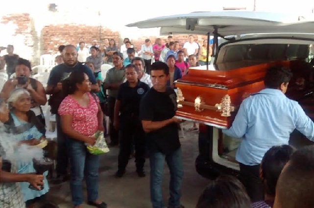 Velan en palacio municipal de Coxcatlán a 10 asesinados en El Mirador