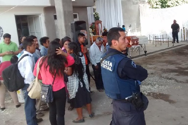 Velan en palacio municipal de Coxcatlán a 10 asesinados en El Mirador