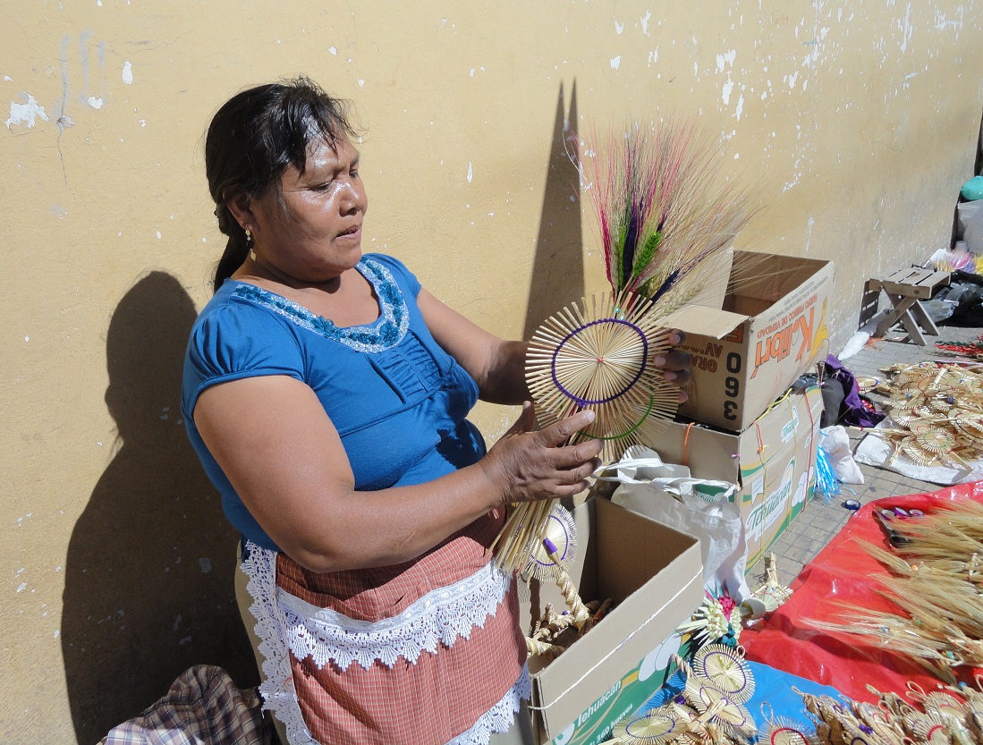 Vendedores de Palma podrán instalarse en los atrios de iglesias en Tehuacán 