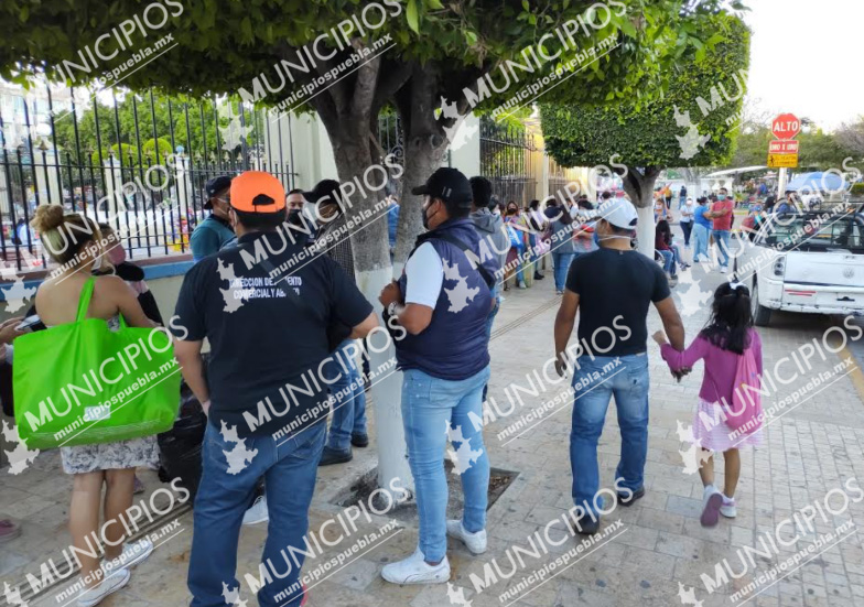 Frenan a vendedoras por redes que hacían entregas en el centro de Tehuacán