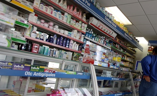 Temen farmacias desabasto de medicamentos por llegada de variable Omicron