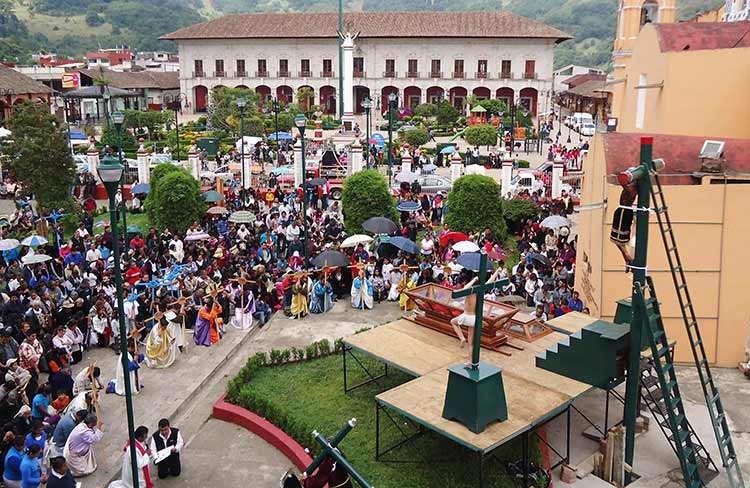 Procesión del Viernes Santo recorre 8 kilómetros en  Zacapoaxtla