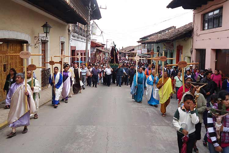 Procesión del Viernes Santo recorre 8 kilómetros en  Zacapoaxtla