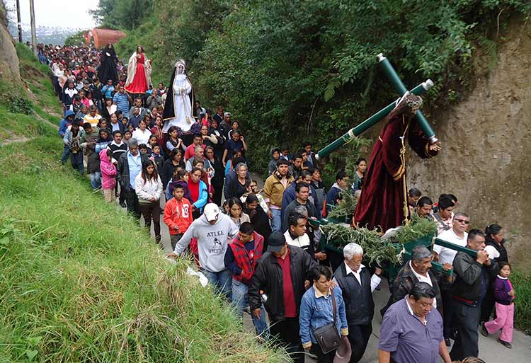 Procesión del Viernes Santo recorre 8 kilómetros en  Zacapoaxtla