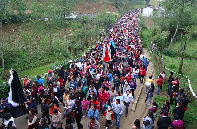 Procesión del Viernes Santo recorre 8 kilómetros en  Zacapoaxtla