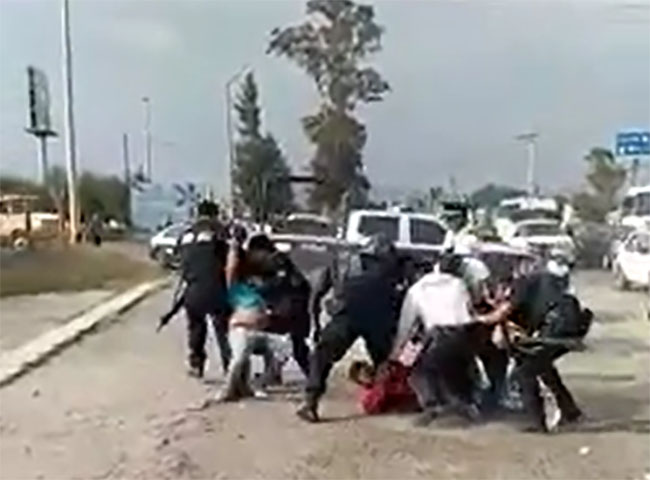VIDEO Policía Estatal de Carreteras extorsiona en la Atlixco-Puebla
