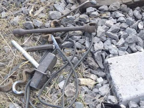 En flagrancia detienen a presunto ladrón de vías ferroviarias en Coronango