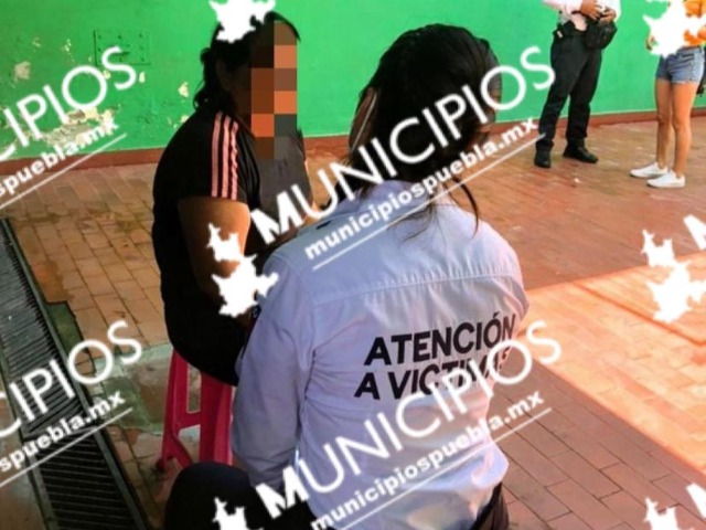 Su pareja, la golpea en plena conmemoración del 8M en Puebla