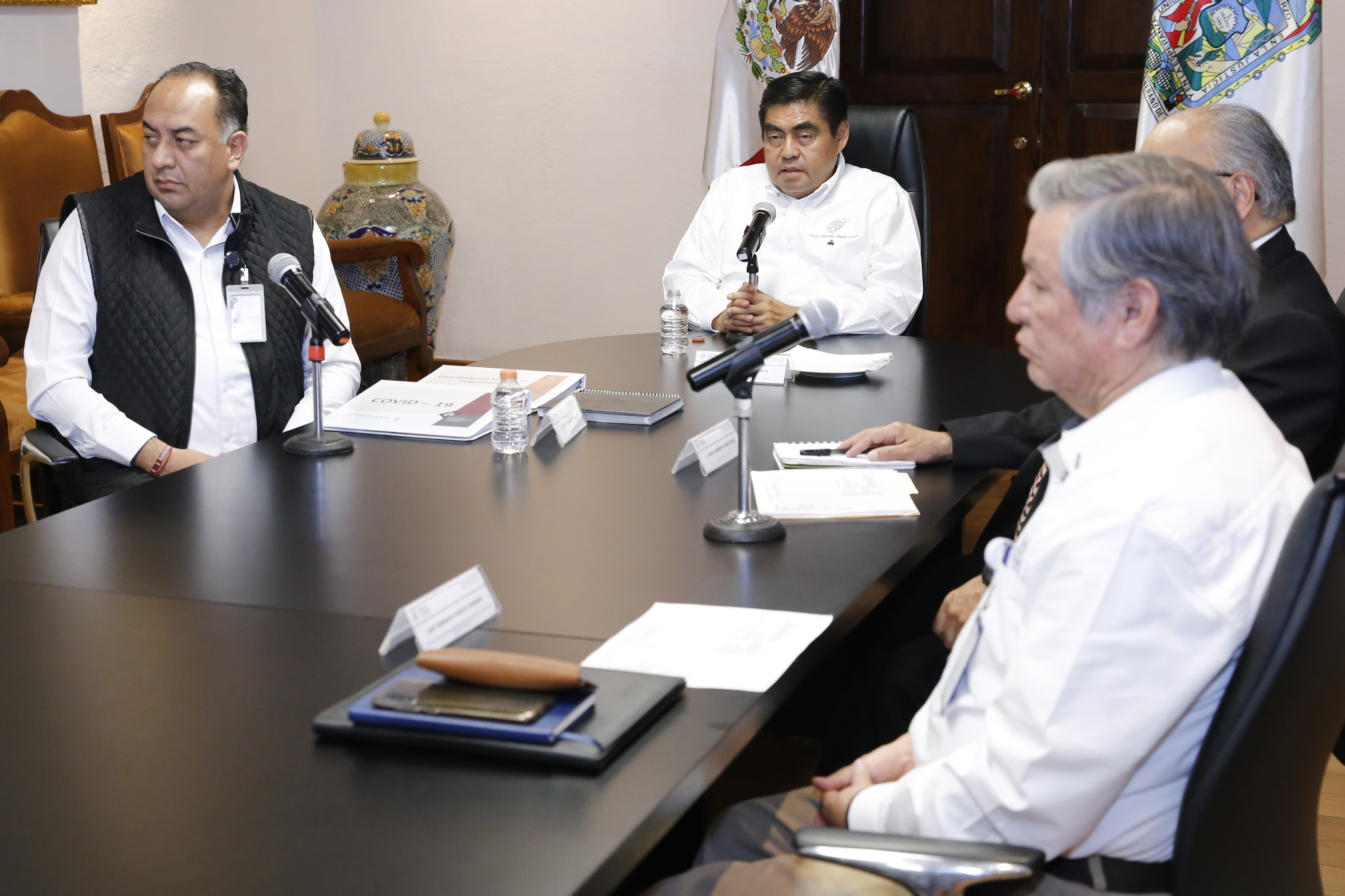 Llama Barbosa a ediles a no restringir libertades de la sociedad